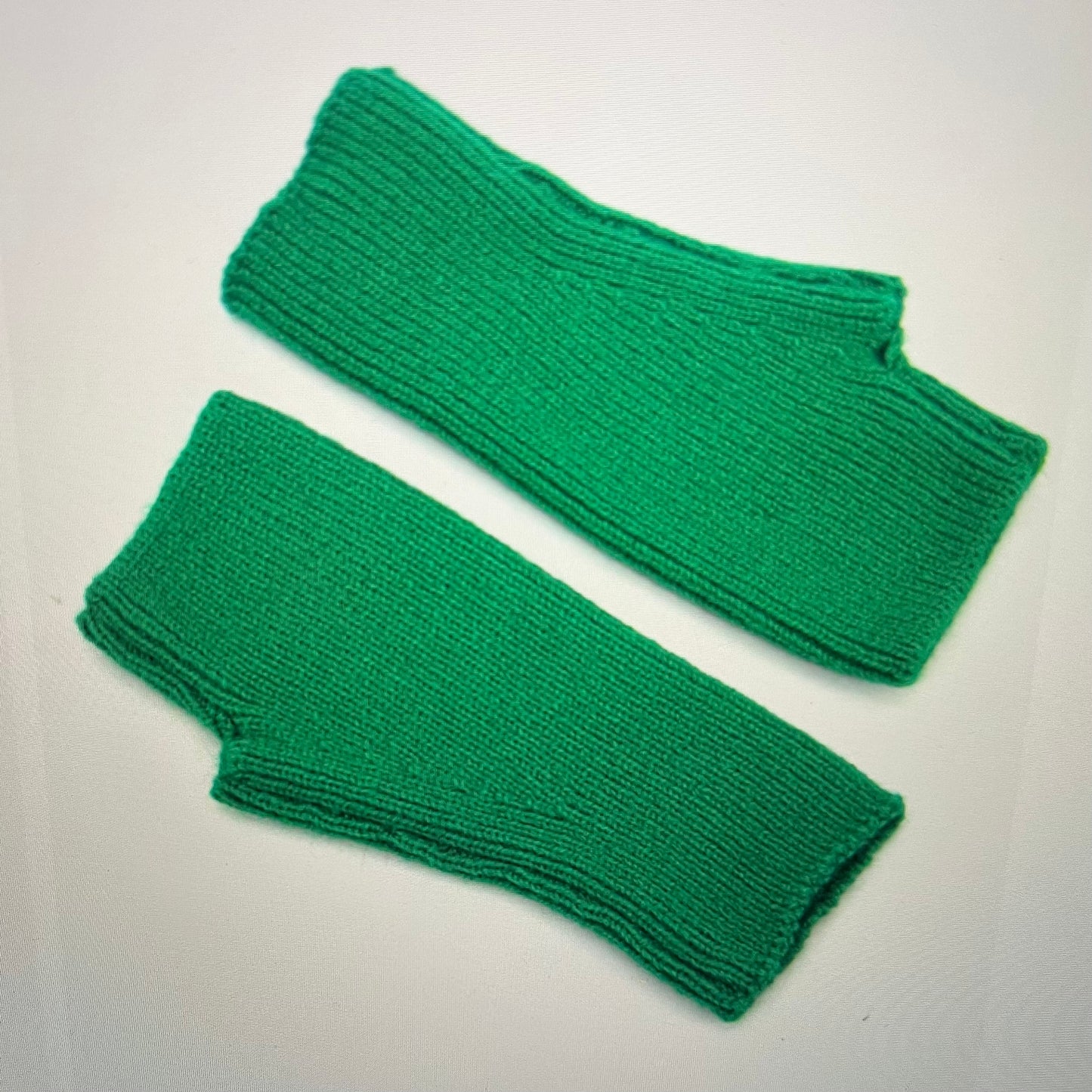 Knitted wristwarmers