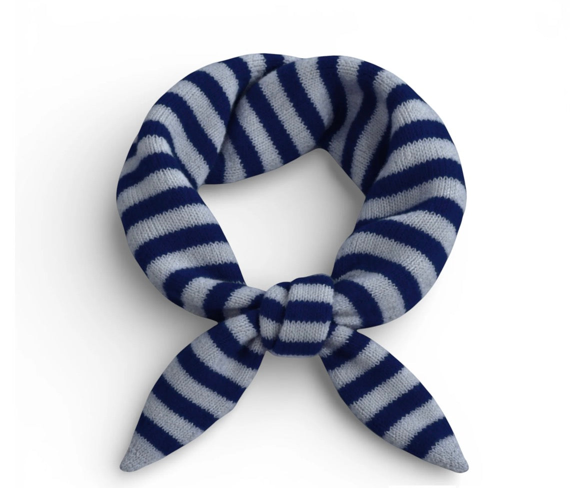 Triangle wool scarf