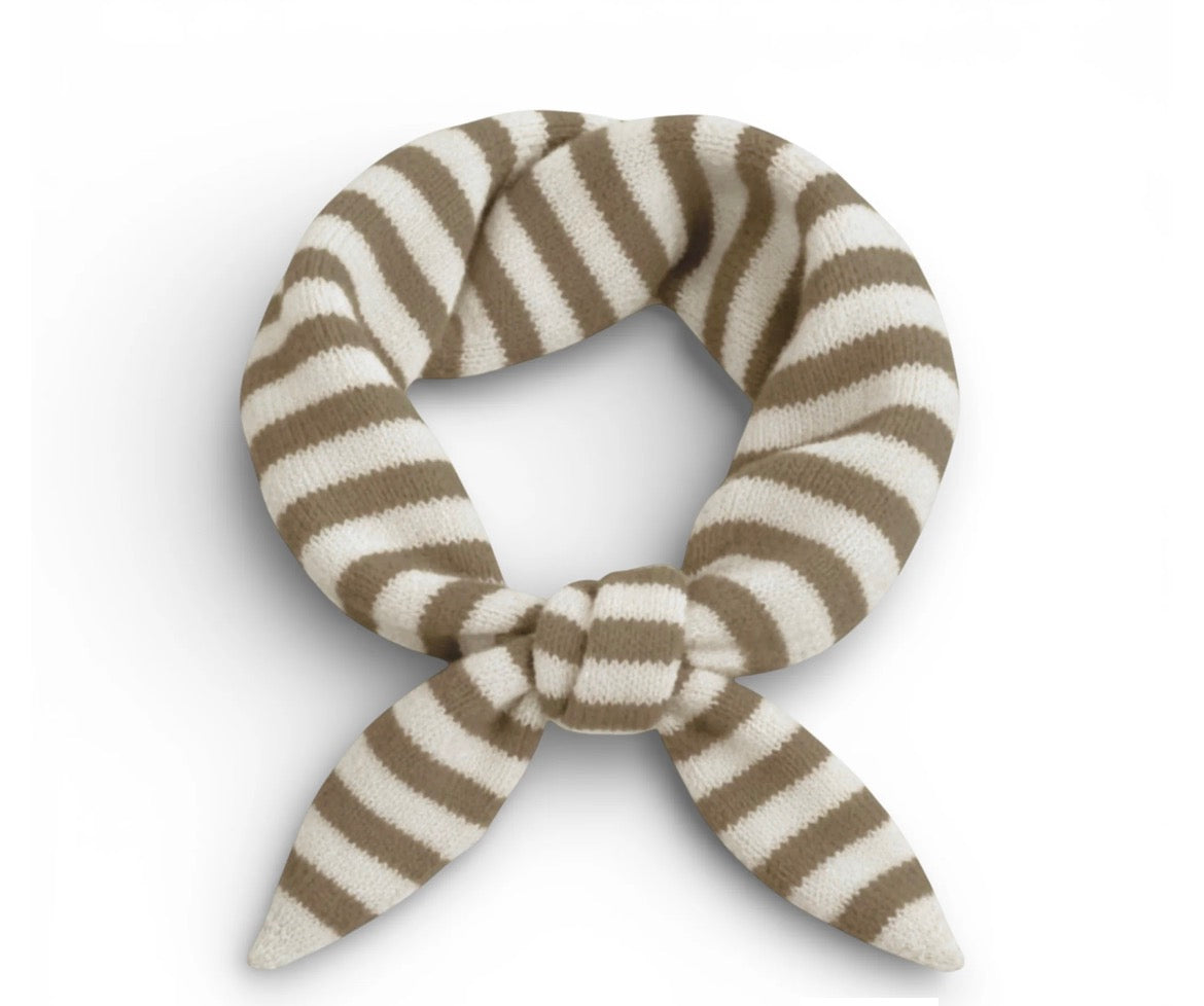 Triangle wool scarf