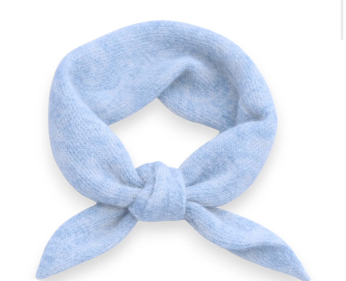 Triangle wool scarf