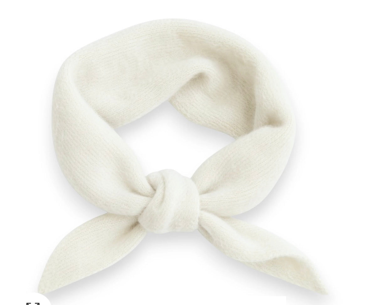 Triangle wool scarf